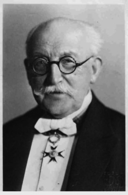 Prof. Bronisław Dembiński (1858-1939)